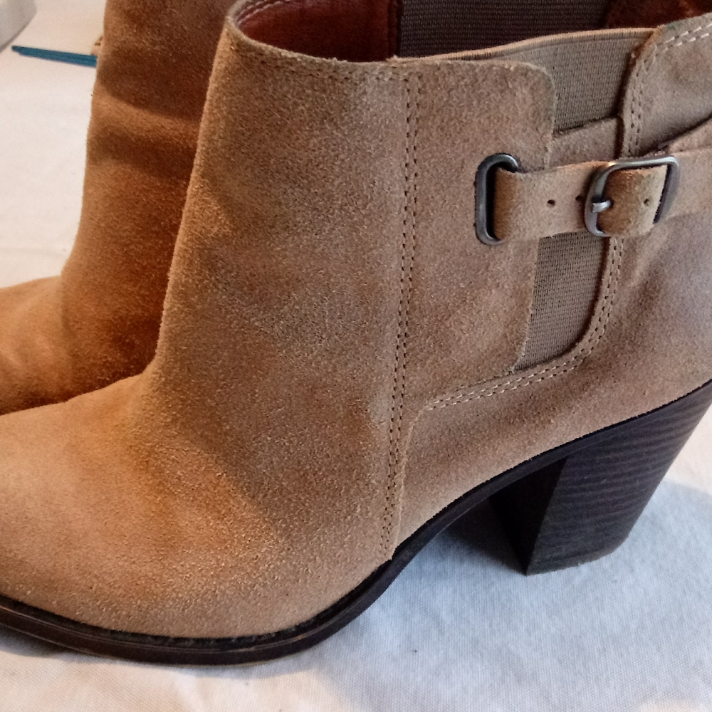 Ladies size 8.5 Lucky Brand Booties